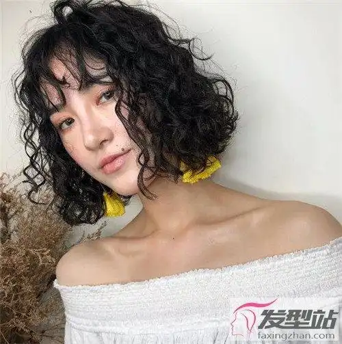 短发女生复古烫发泡面头小爆卷超美
