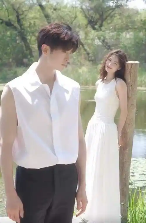 网友扒出钟楚曦和张云龙,侯雯元的恋情时间线,发现有多疑点,对于