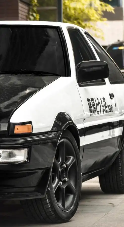 在很多人的印象中ae86是从头文字d熟知的