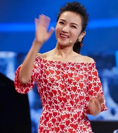 回顾管彤我这辈子正确的决定就是在42岁高龄为普通丈夫生儿子