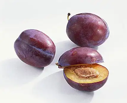 切开的李子图片