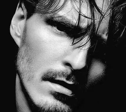 黑白霸气大叔头像图片