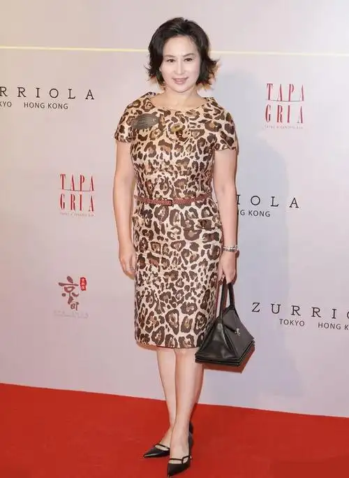 刘嘉玲同框何超琼高出10cm却输得彻底果然豪门才是明星照妖镜