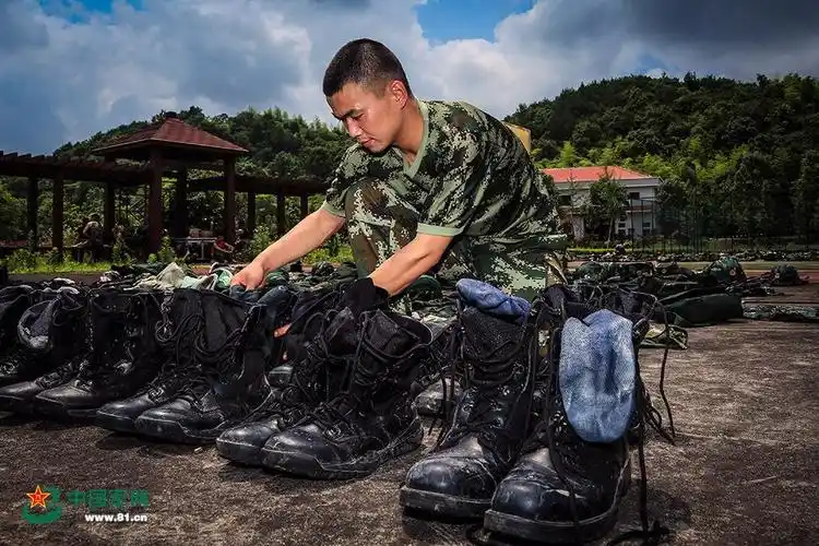 特战武警对抗演练军靴抢镜