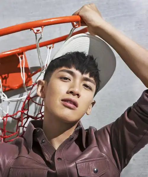 柯震东时尚封面大片小鲜肉变潮爆青年