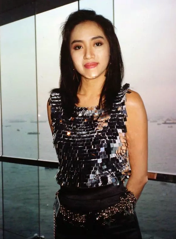 芳华绝代梅艳芳真实身材什么样子?看完这几张绝版照片就知道了!