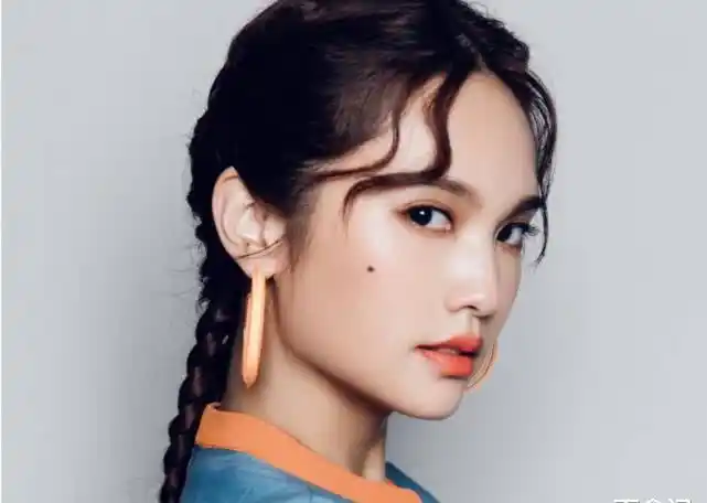 拥有"美人痣"的4个女星,有人选择点掉,而她一边一个很对称