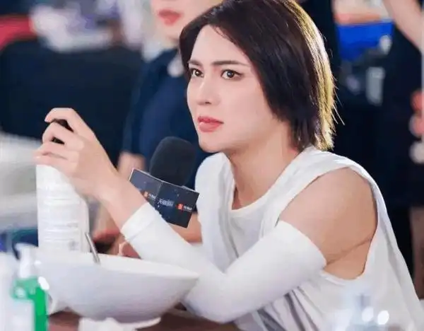 时诗个人资料(辛巴高徒时大漂亮揭秘)