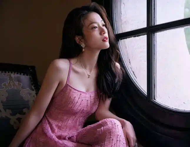 张雪迎粉色礼服亮相_目光_娱乐_图片