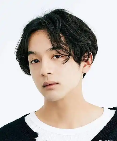 这些发型他们都剪过_男生_头发_额头