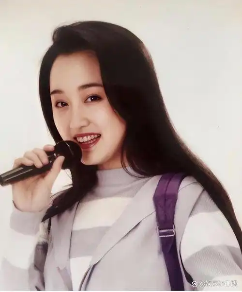 杨钰莹终究是老了,在美颜下看似年轻,身材多少有点暴露了