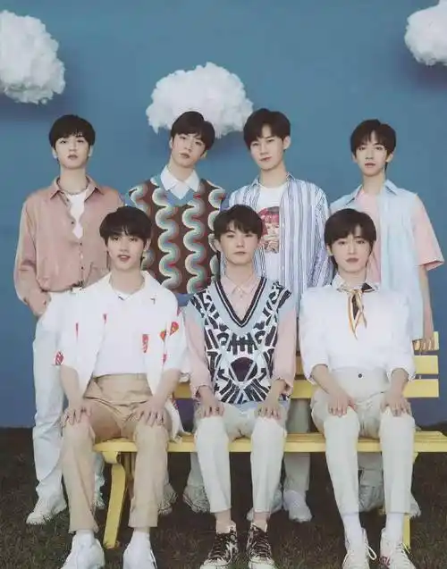 宋亚轩刘耀文重回校园,录制节目全程高甜,这就是"竹马"情吧_cp_样子