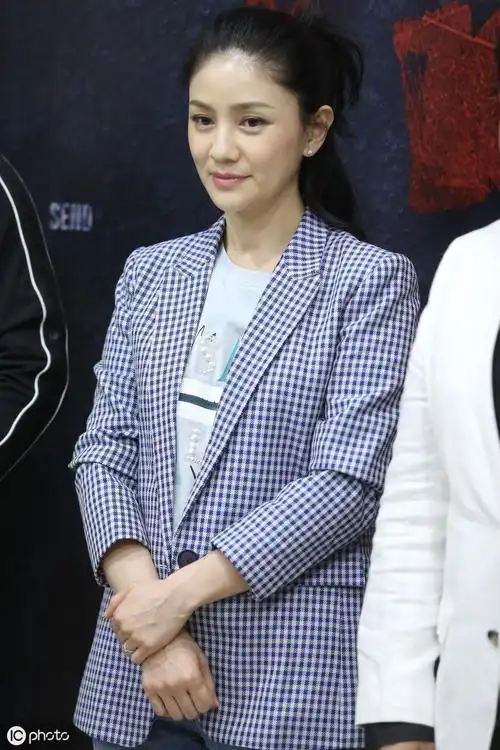 沙溢娇妻美女演员胡可,大气温婉惹人爱