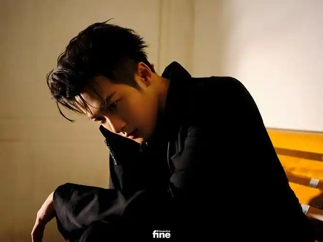 檀健次午后阳光大片好帅时尚先生fine