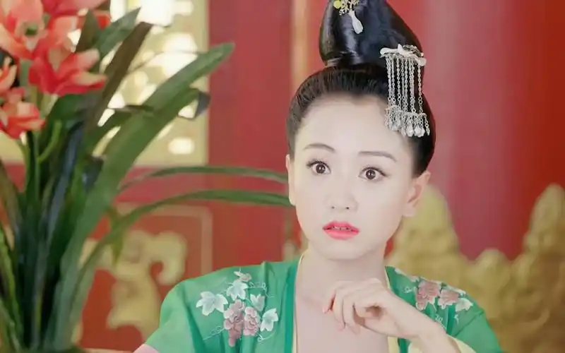 【美人制造 | 杨蓉】造型是好看的,口红未免太死亡了_哔哩哔哩_bili