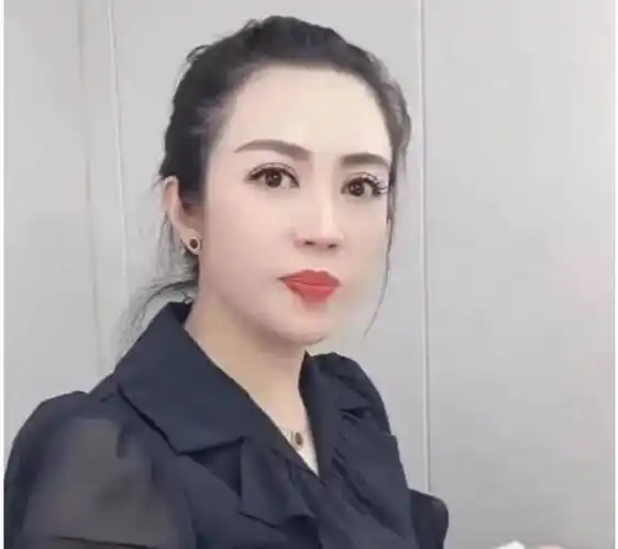 刘能妻子李琳晒全家福,被网友吐槽不如前妻好看,本人给出回应_温美玲