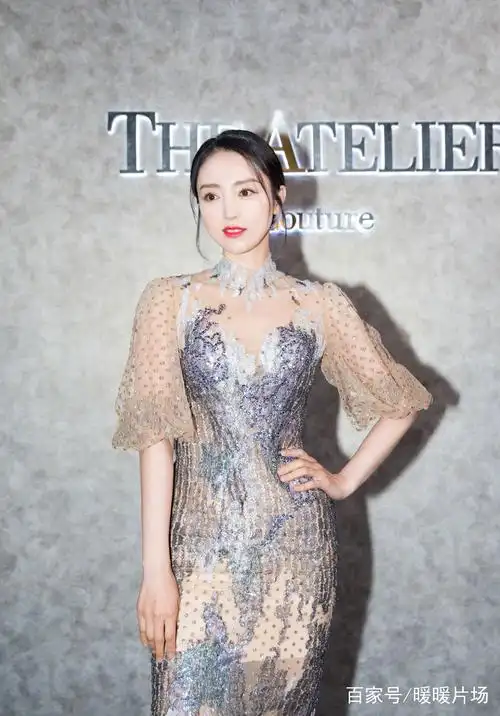 出道15年的董璇依然性感时尚,独爱礼服惊艳时光