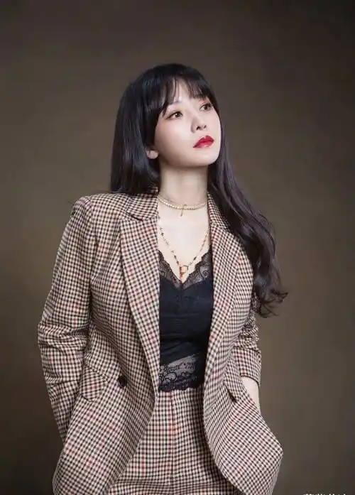 39岁柳岩真奔放!