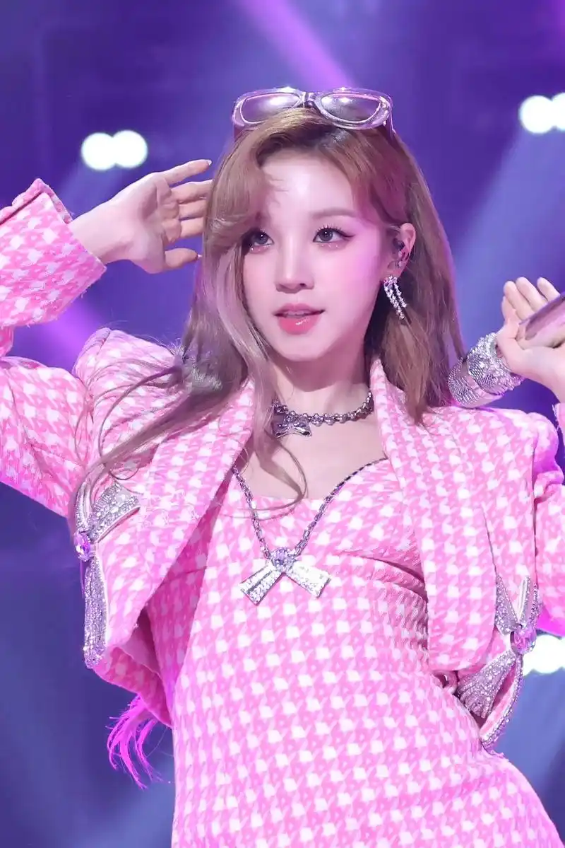 【宋雨琦】收美图啦!雨琦的新年礼物太棒了,粉 - 抖音