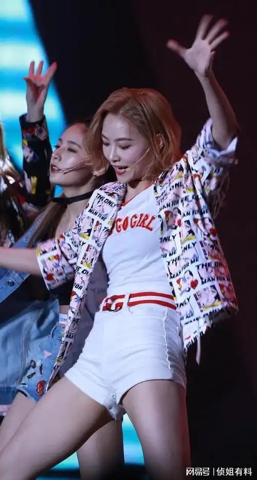 许佳琪白色热裤表演现场近距离抓拍原生态无修复超清原图啥水平