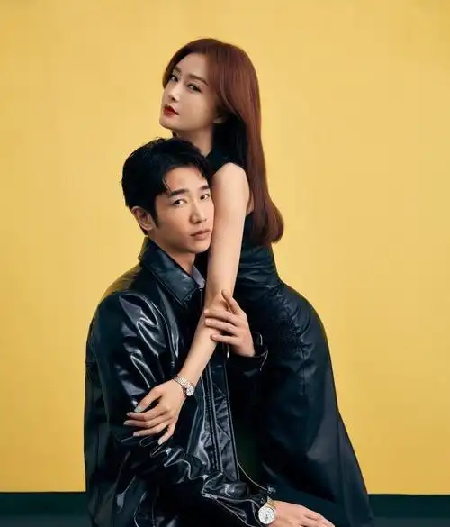 秦岚保养太好了与小7岁刘以豪同框也甜蜜无年龄差甜到要掉牙