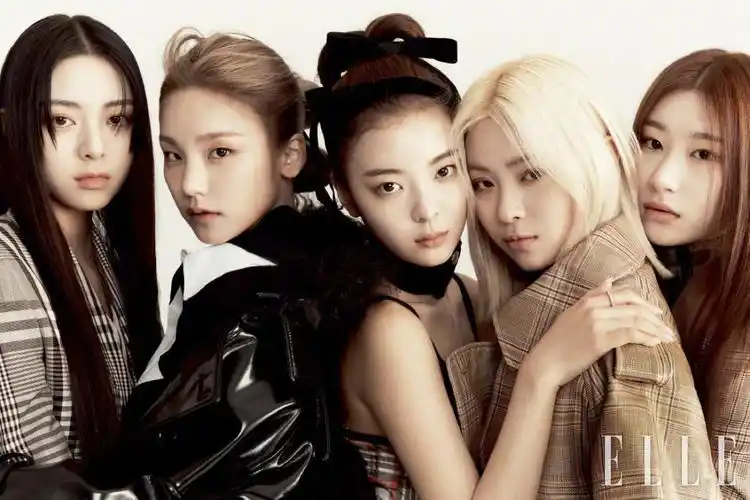 韩国女团itzy12月刊新刊封面写真图片