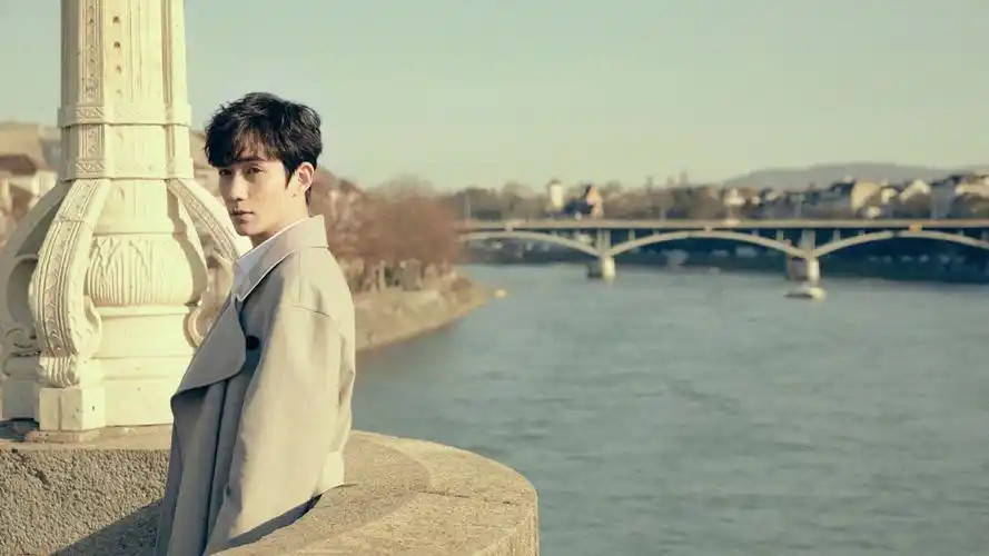 朱一龙浅色系写真,高清图片,壁纸-桌面城市