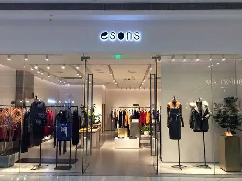 古琦路品牌店面形象设计_古琦路女装专卖店橱窗陈列展示【实图】 -中