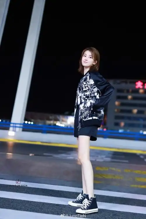 926乔欣机场街拍