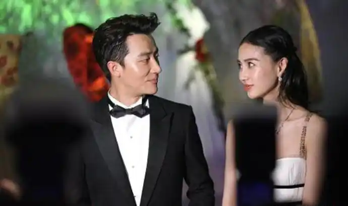 杨颖与黄轩出席活动照