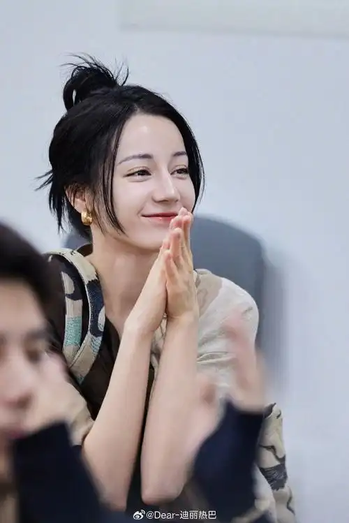 迪丽热巴超话#迪丽热巴跟5好有缘#有网友发现《花儿与少年》《极限