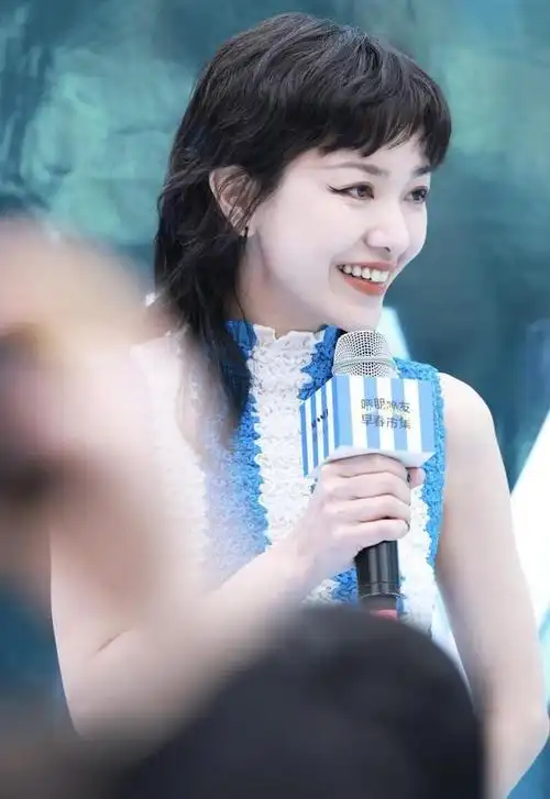 郭采洁现身成都为品牌活动站台|成都市|华语歌手|华语音乐_网易订阅