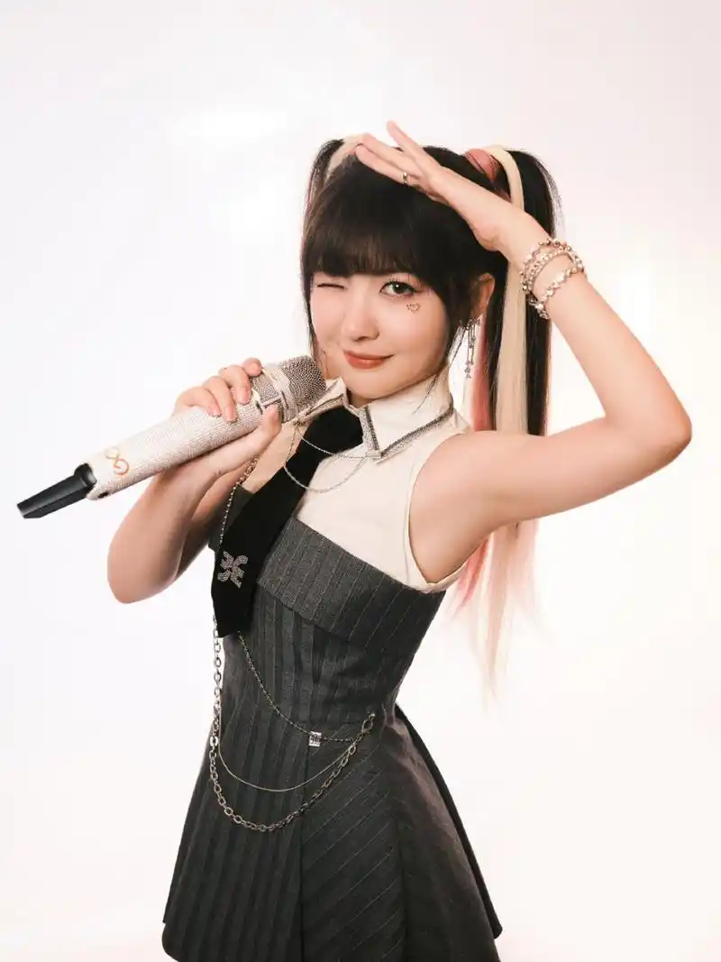 赖美云双马尾少女好元气,挑染酷酷的 676767