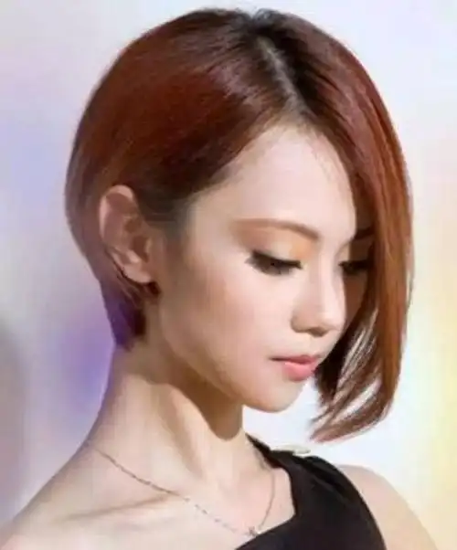 齐耳短发把刘海侧分凸显御姐范的女人味