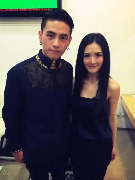 洪尧和谢娜(微博