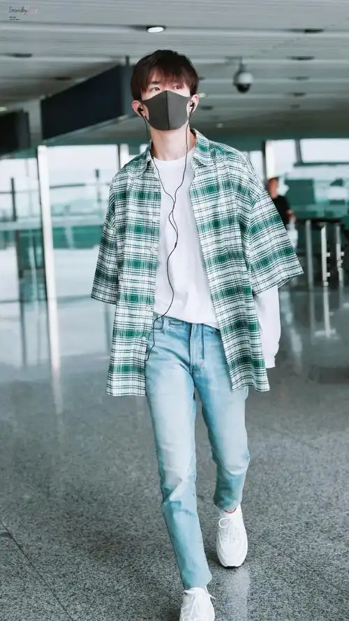 格子元素易烊千玺是真爱身穿绿色衬衫白内搭这个夏天好清新