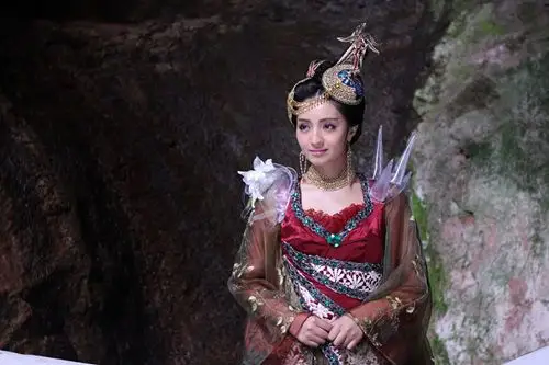 《封神英雄》三妖换装 麦迪娜"塑料裙"被赞环保