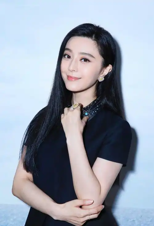 p>范冰冰,1981年9月16日出生于山东青岛,华语影视女演员,制片人,歌手