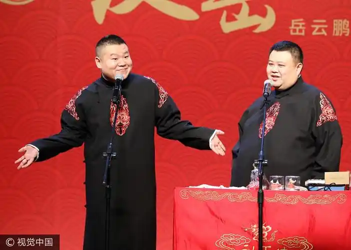 最新表情包小岳岳演相声上演摔倒戏码