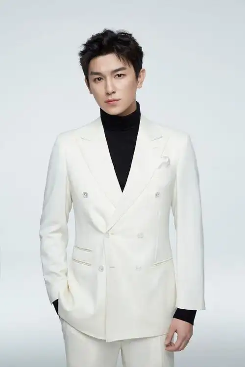 杨旭文生日写真曝光 气质俊朗风度翩翩