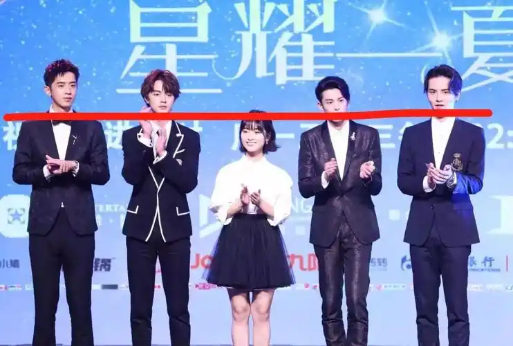 有种尴尬叫沈月的身高每次拍戏可苦了剧组的每一个人