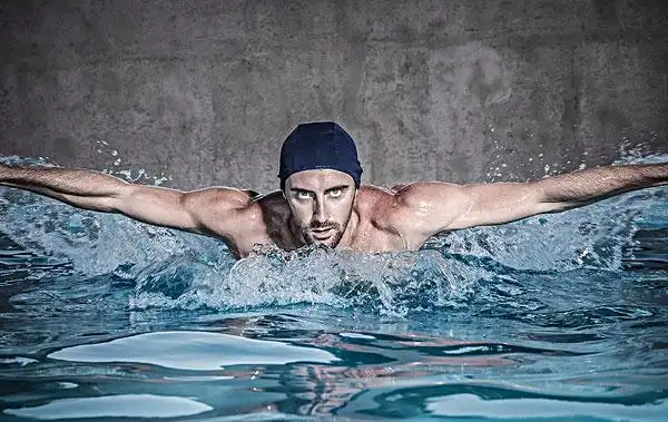 头像,中年,男人,蝶泳,游泳池,萨丁尼亚,意大利