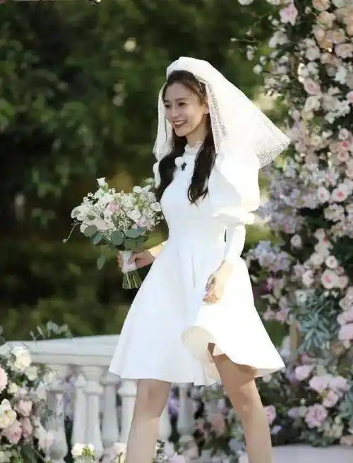 原创关晓彤在跑男受排挤同样婚纱装扮却比baby丑甚至出镜率也低