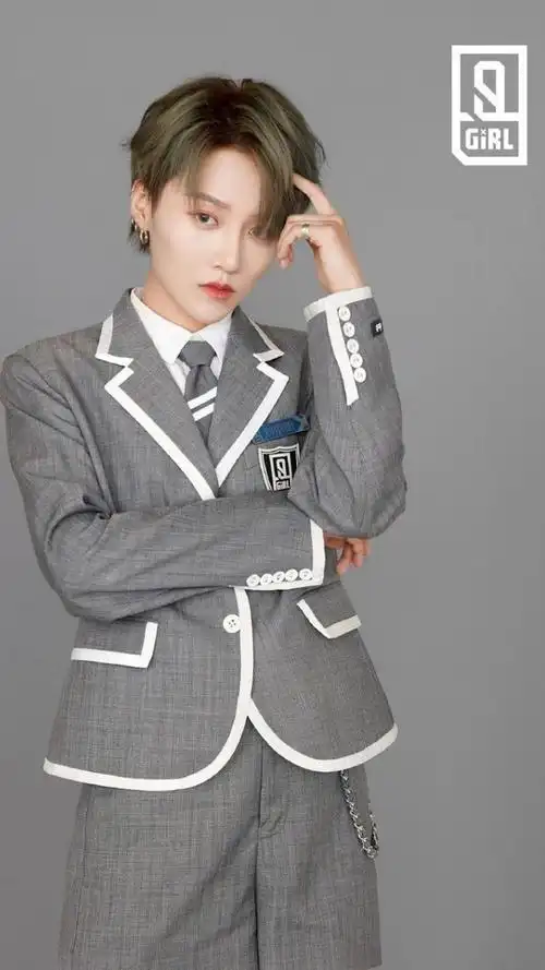 制服女神刘雨昕时尚休闲白嫩写真