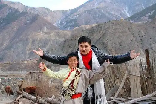 云飞对留守儿童,贫困儿童的善心远不于此,不止对自己家乡的小孩关心