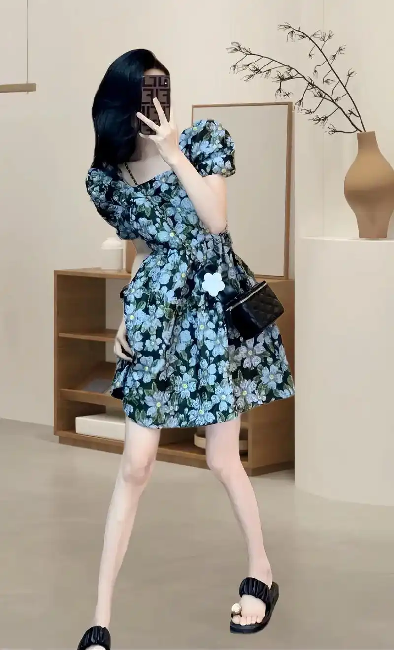 怎么会有这么好看的小裙子呀～姐妹们,这条法式复古碎花连衣裙,真的