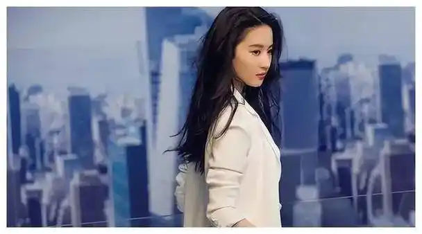 原创36岁的刘亦菲为何孤独一人意中人满怀期待背后却藏着什么