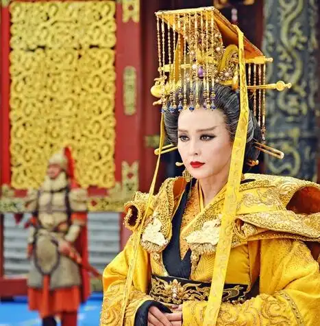 【图】范冰冰穿龙袍武则天图片尽显豪华 范爷再度回归演绎一代女皇