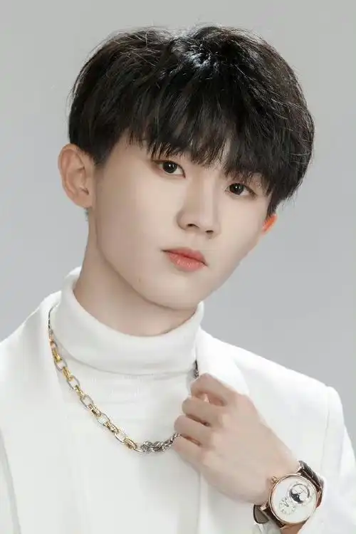 马嘉祺白西装造型图