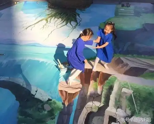 有了家庭后,罗海琼将事业的重心渐渐转到了幕后,都知道华谊有很多